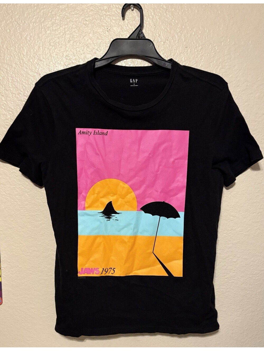 GAP Jaws 1975 Amity Island T Shirt Mens Medium Black Shark Movie Graphic Tee
